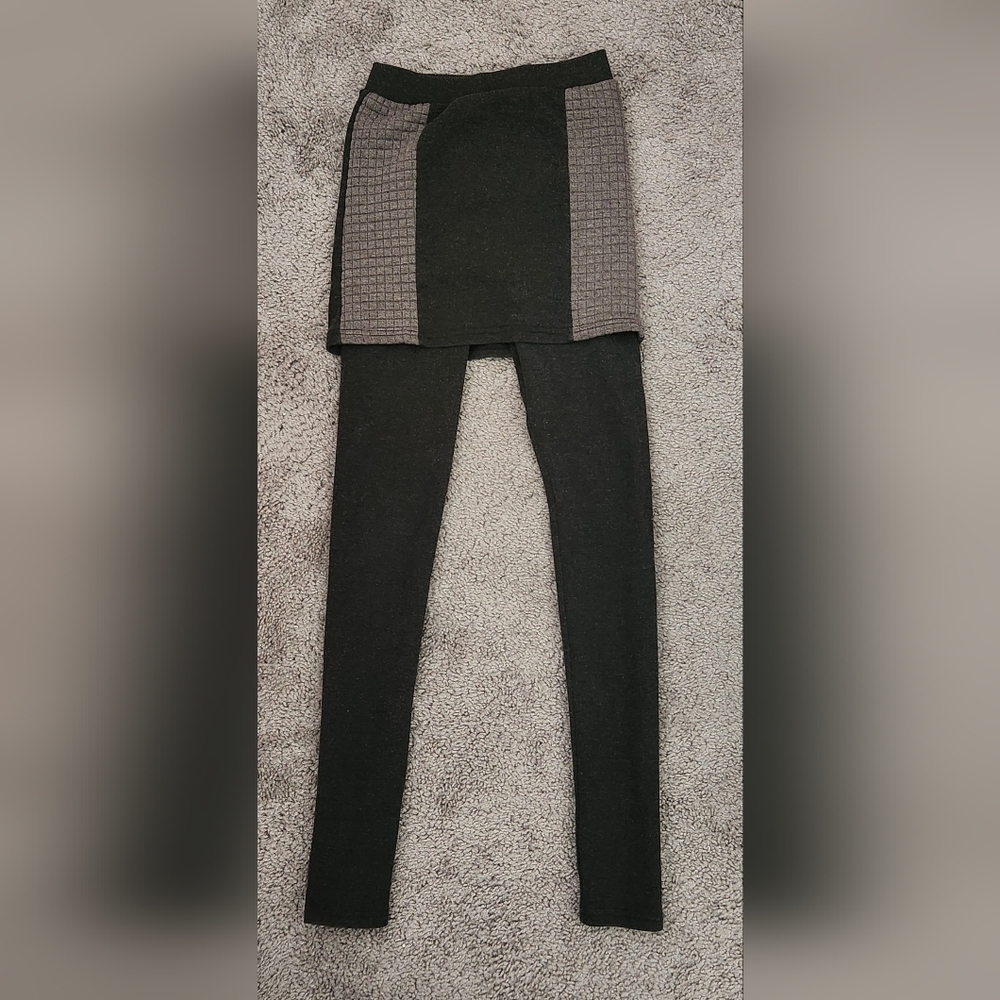 Black and Gray Leggings With Attached Skirt | Size M